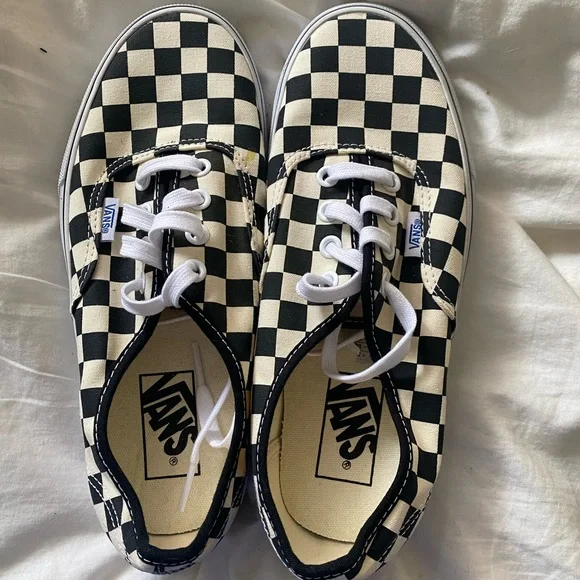 Vans authentic shoe, classic checker pattern. - Picture 2 of 6